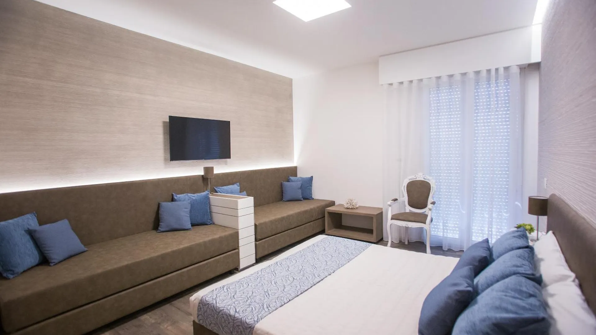 Hotel Liberty Beach - Parking & Beach Included Riccione