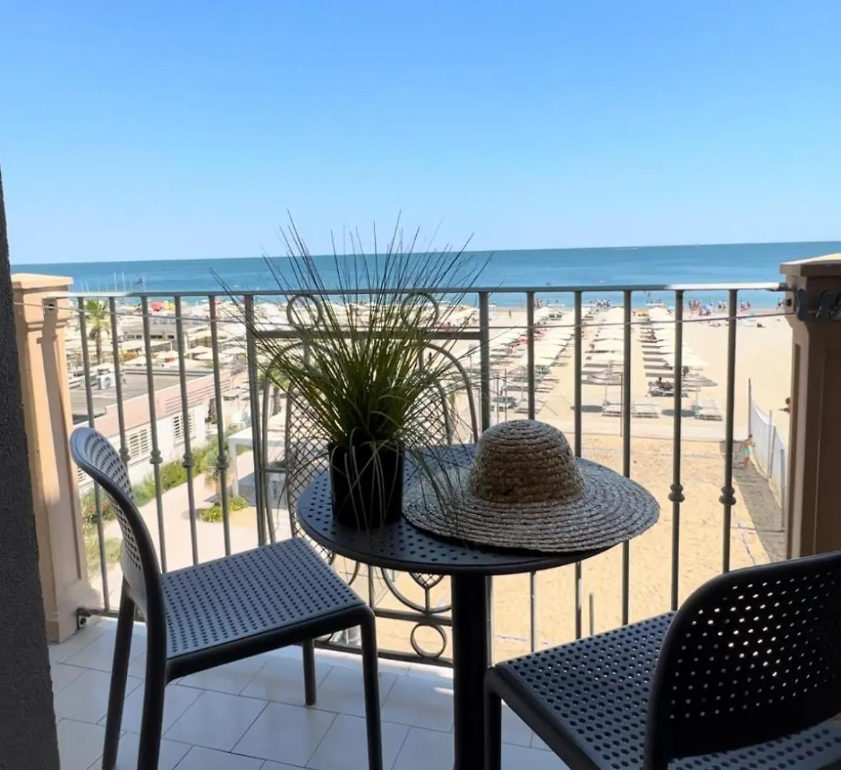 Hotel Liberty Beach - Parking & Beach Included Riccione