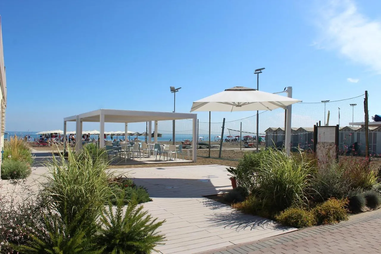 Hotel Liberty Beach - Parking & Beach Included Riccione